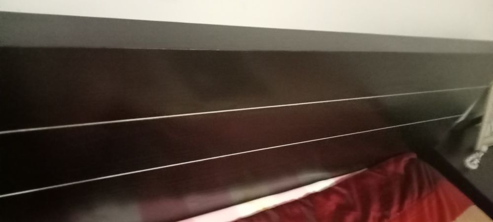 Cama de casal e secretária