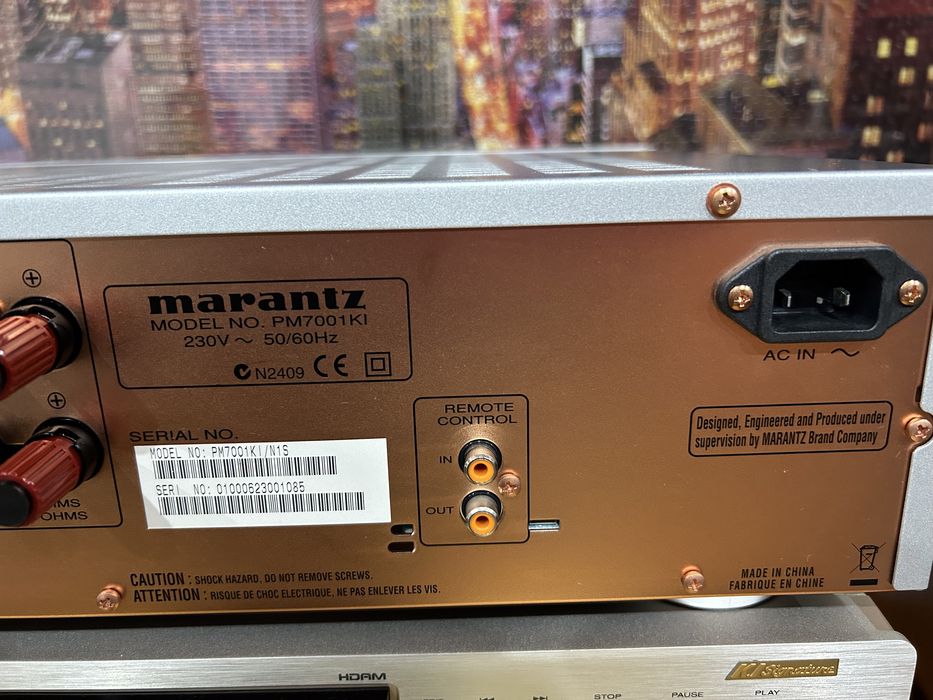 Amplificador Marantz PM 7001 Ki Signature com comando.