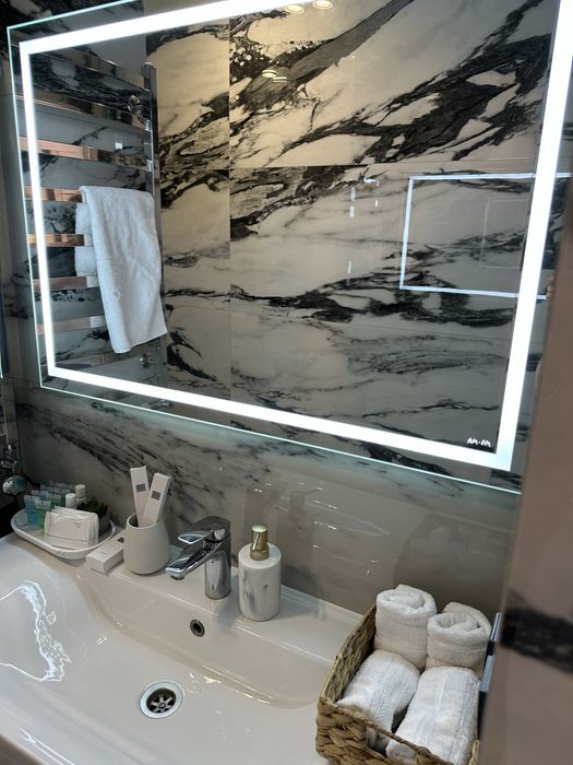 Нові сучасні котеджі біля Східниці з чаном джакузі