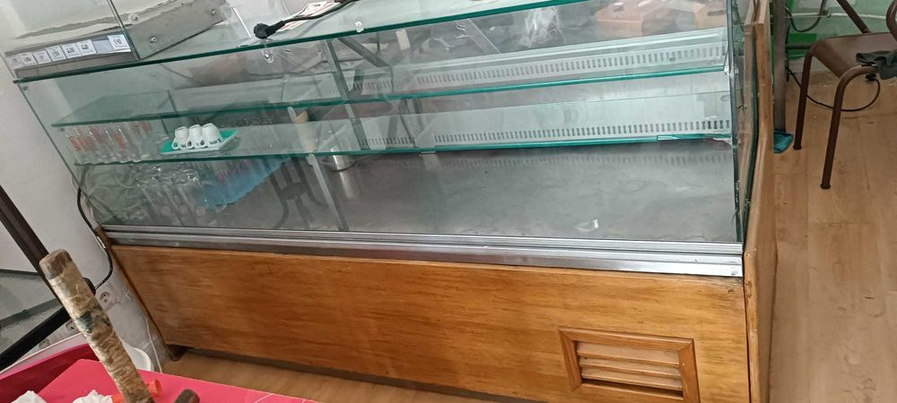Bancada Refrigerada Expositora – Bom Estado