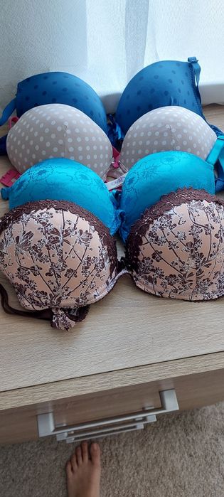 Жіночі бюстгальтери