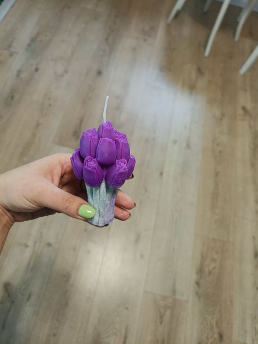 Świeczka sojowa bukiet kwiatów tulipanów