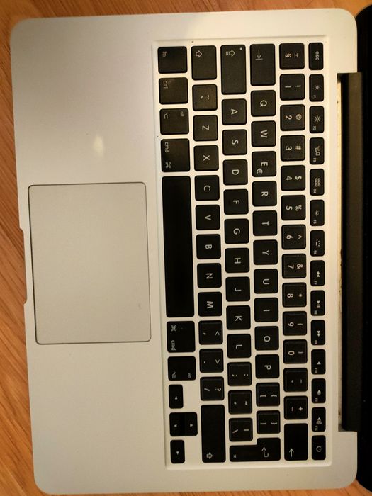 Laptop MacBook 15 pro 
Model A1502