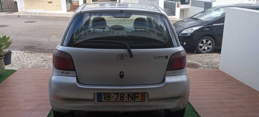Toyota Yaris 1.0 VVTi, versão terra , em ótimo estado