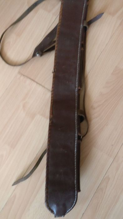 Skórzany pas na naboje myśliwskie.