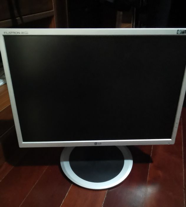 Monitor LG LCD pouco utilizado