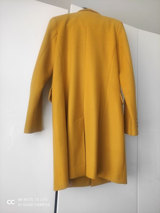 Płaszcz musztardowy rozm. 40