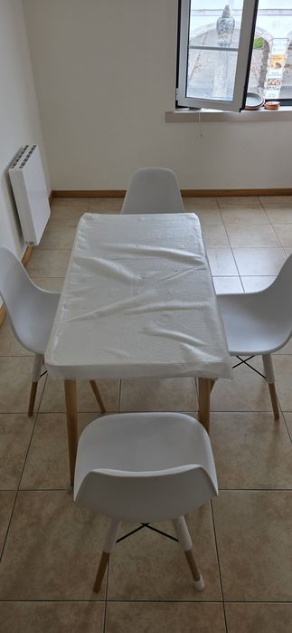 Mesa de Jantar + 4 Cadeiras Estilo Nórdico | Novo