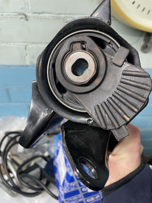 Подушка Mazda 6gh