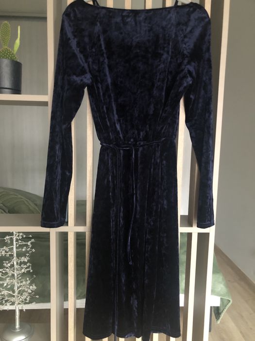 Sukienka midi welurowa aksamitna NA-KD Karnawał Wesele