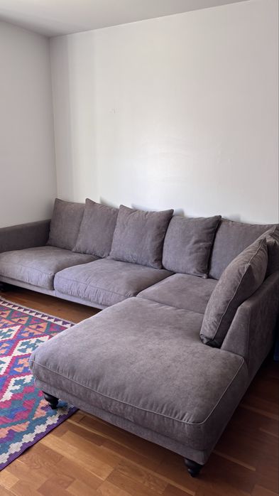 Sofá de canto cor cinzenta