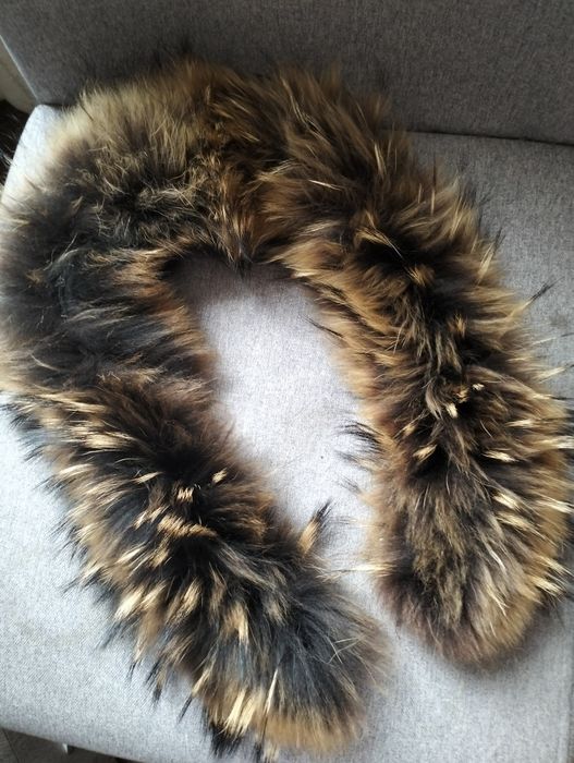 Воротник из натурального меха енота