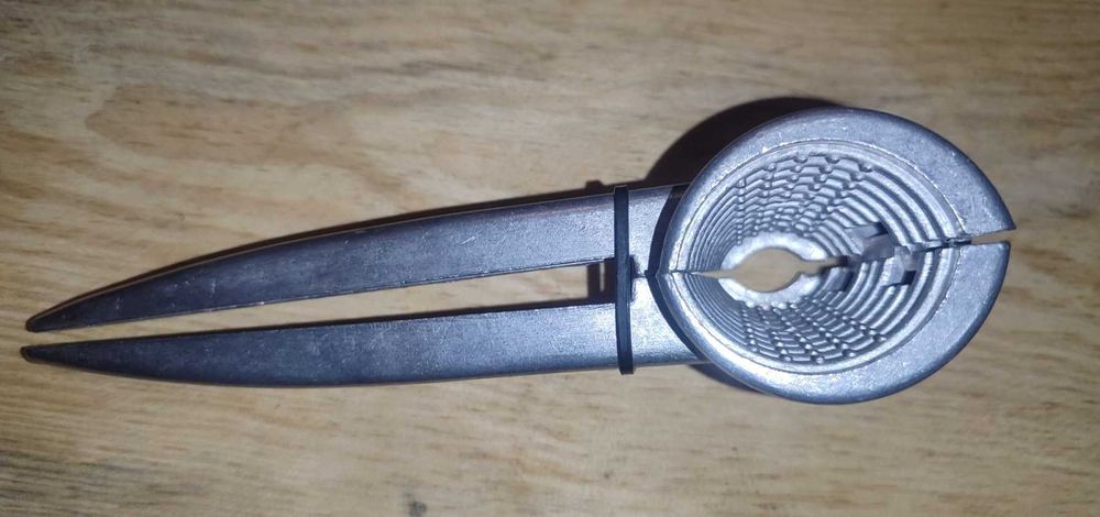 Продам для чищення горіхів горіхокол