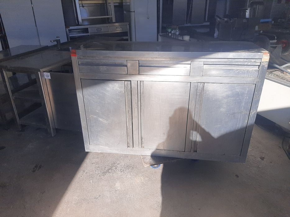 Bancada ou aparador ou mesa em inox