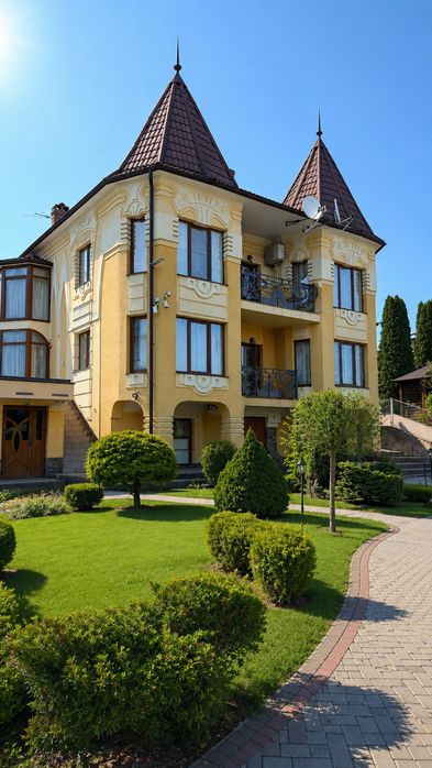 Оренда розкішного будинку з великою територією