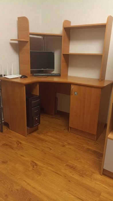 Стіл письмовий/комп'ютерний