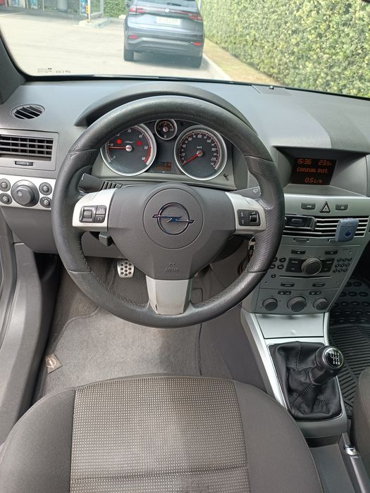 Opel Astra GTC — fotografia 6