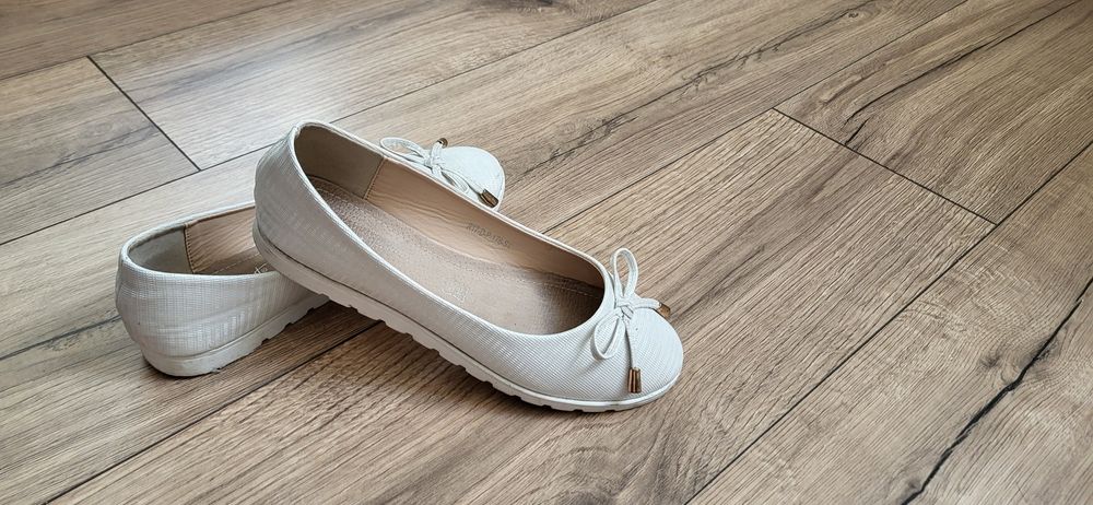 Białe baleriny Komunia