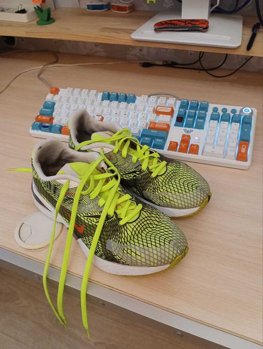 б/у Кроссовки Nike CV3416-700 фирменные  оригинал  40-41 р 250-260 мм