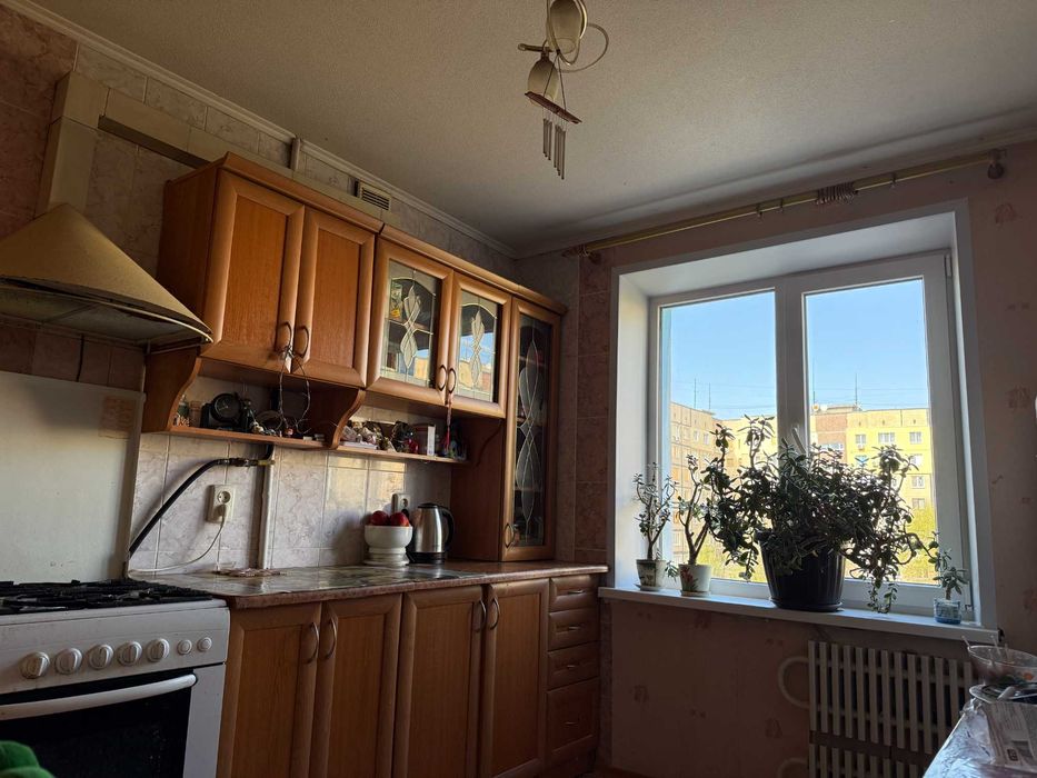 Продам 3 к. квартиру-на ЖМ Перемога ( Победа)-  Держ програми .