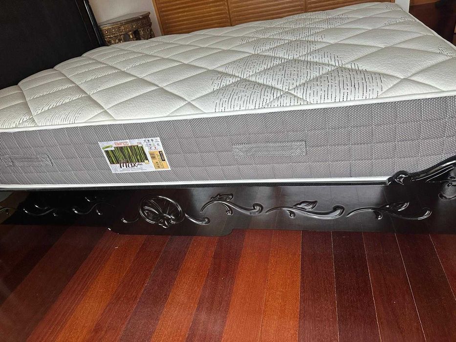 Cama Vintage Usado, com pouco uso.