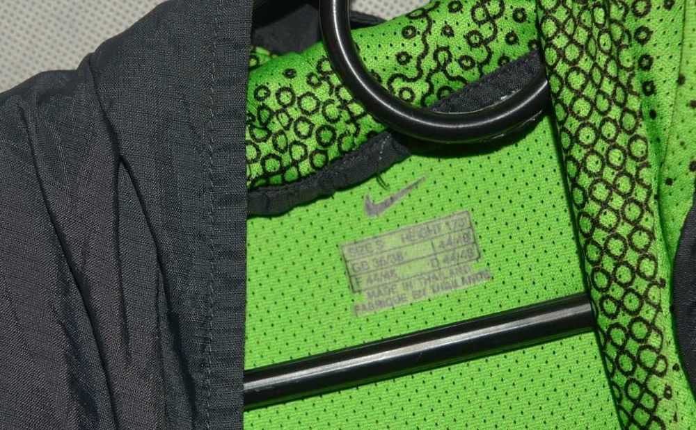 Sportowa koszulka z kapturem Nike S