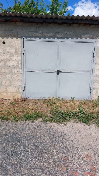 Продам гараж з погребом.