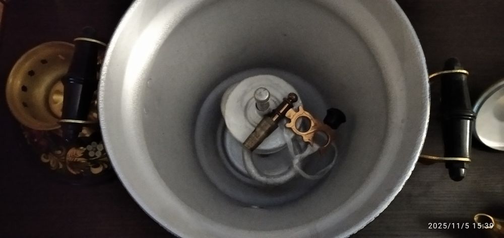 Самовар електричний.