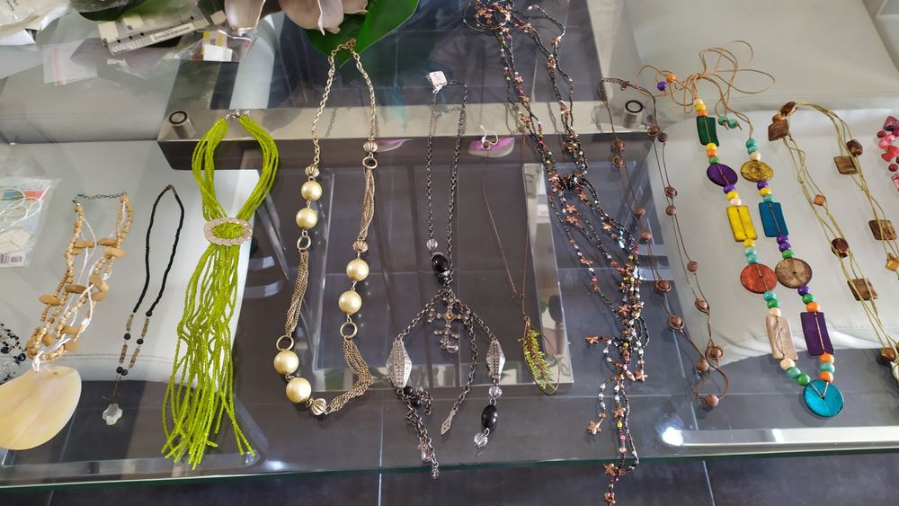 16 colares novos 5€ cada