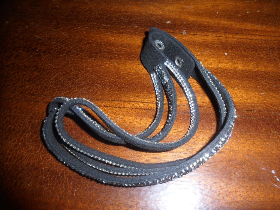 Pulseira preta de couro oferta de portes de envio
