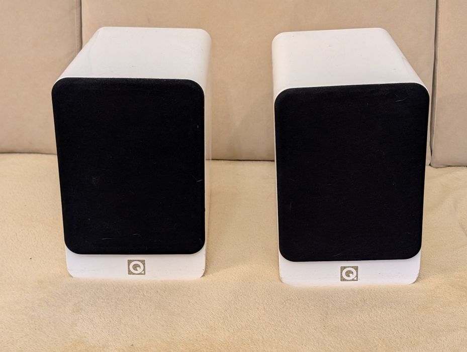 Kolumny Q Acoustics 2020i – Kultowe Monitory (Biały Połysk)