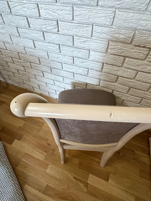 Стіл та стільці для кухні