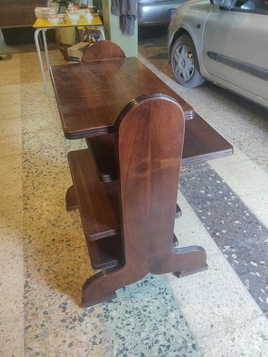 Estante em madeira maciça