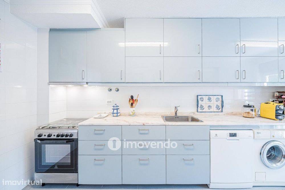 Moradia T4 isolada, totalmente mobilada e equipada, em Queijas