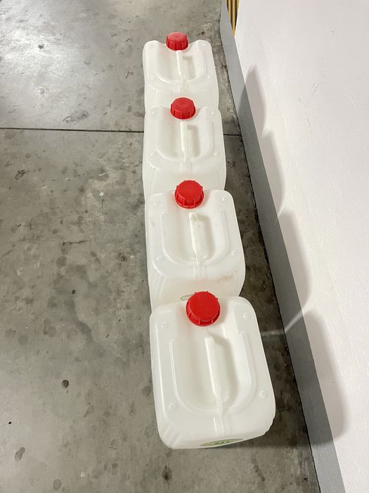 4x mocne plastikowe zbiorniki kanistry 25L po chemii wytrzymale biale