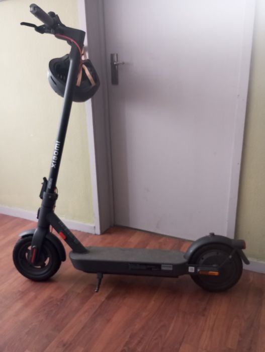 Trotineta como nova Xiaomi+capacete