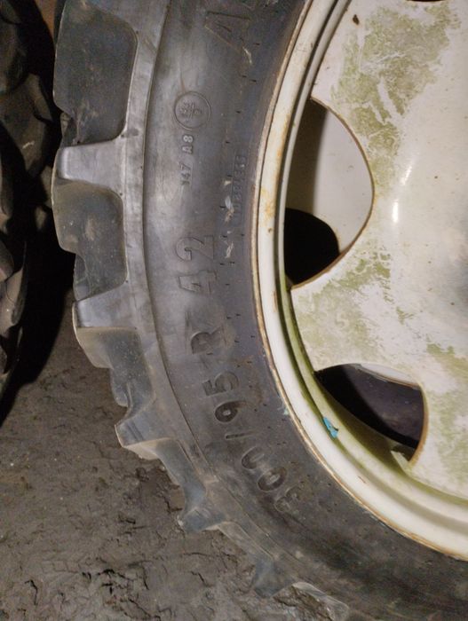 Koła wąskie 270/80r32 300/95r42 New Holland 150cm T5060 90 TL100 T5050