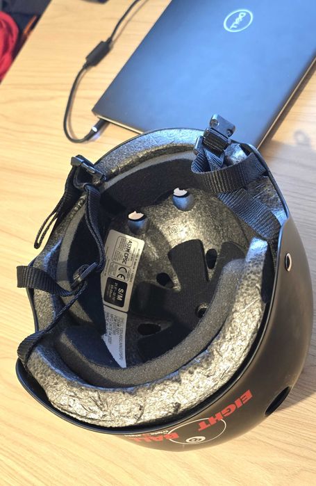 Kask eight ball 55-58 S/M czarny