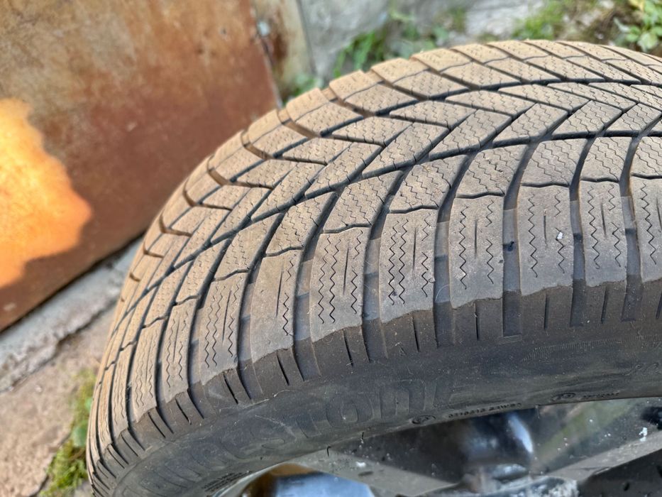 Гума Bridgestone 255/50 R20