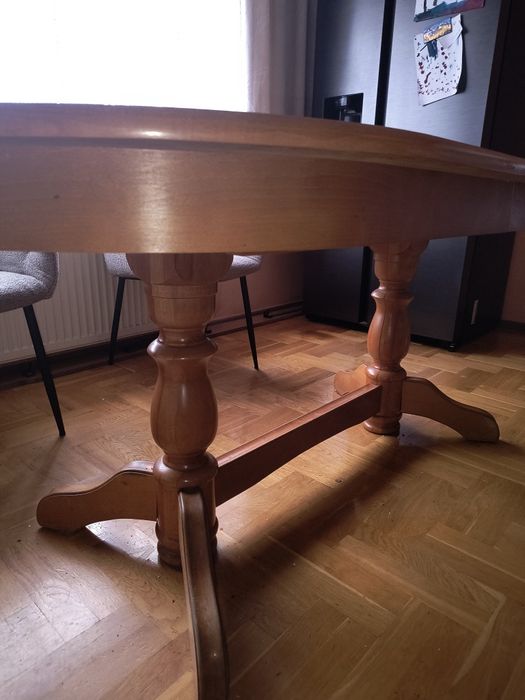Stół drewniany do kuchni bądź jadalni