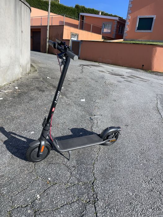 Navee V25 trotinete 100% carregada