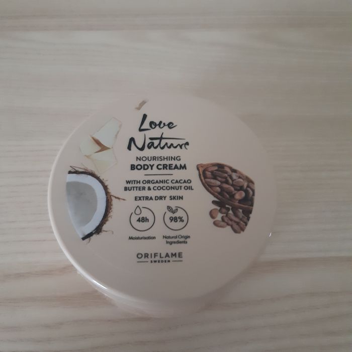 Odżywczy krem do ciała Love Nature Oriflame
