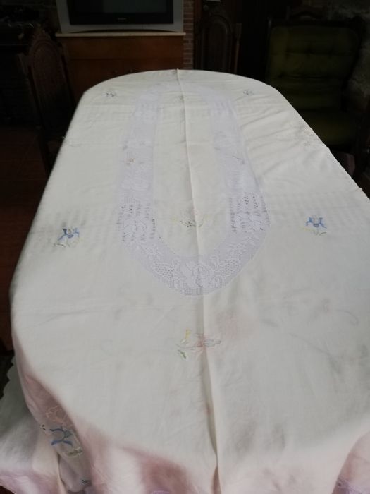 Toalha bordada em linho