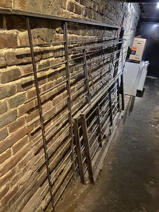 Металеві решітки на двері, вікна