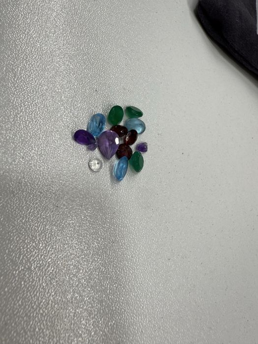 Драгоценные камни бриллианты 14 шт для  украшений в кольца и серьги