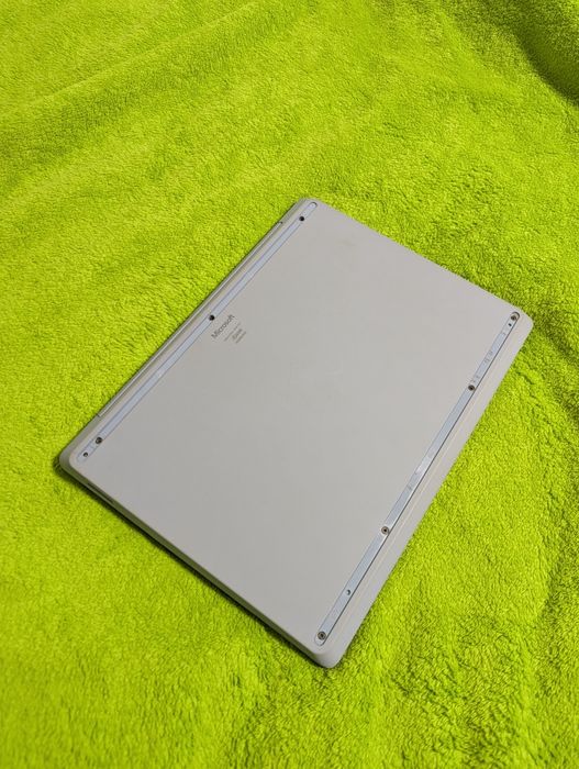 Продам Microsoft surface laptop go 8/128 для дизайнерів