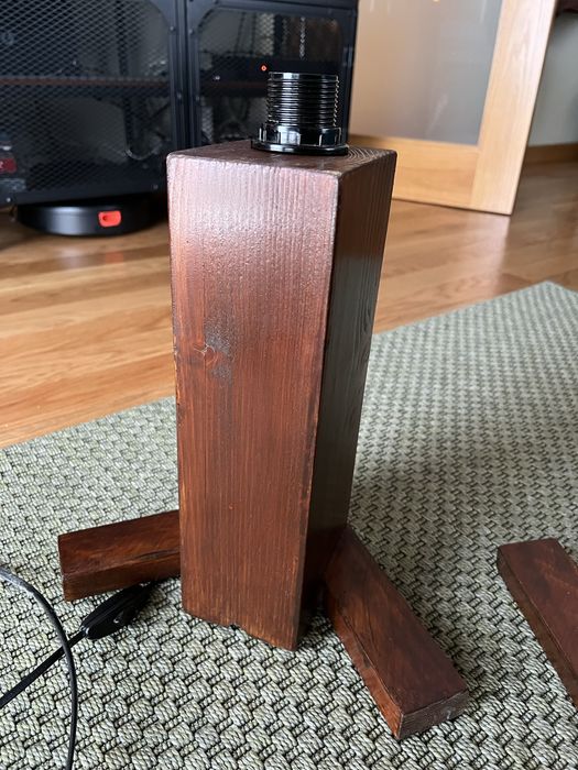 Candeiros de mesa em Madeira Maciça