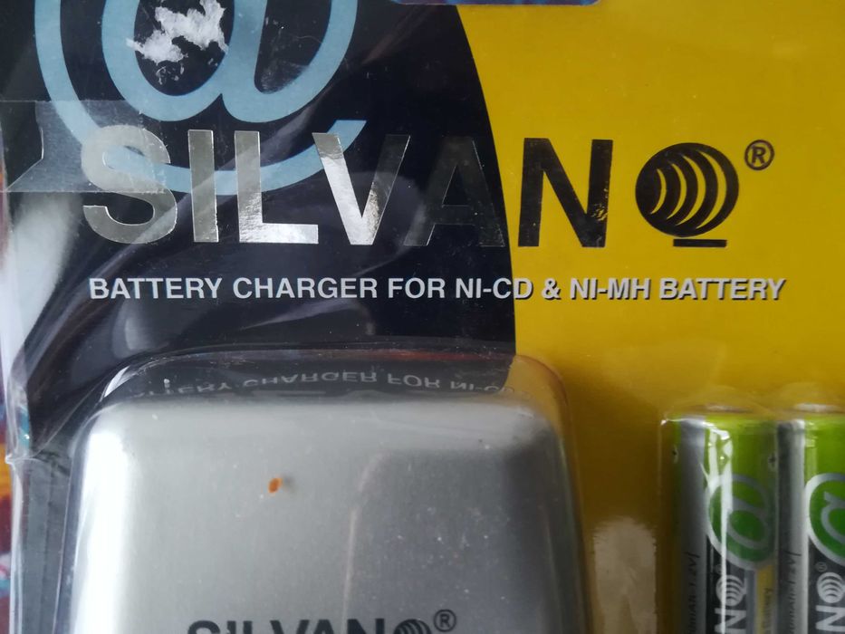 Super carregador de pilhas AA , a estrear