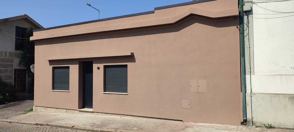 Moradia T2  , remodelada e mobilada