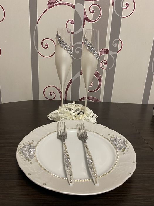 Бокалы и набор